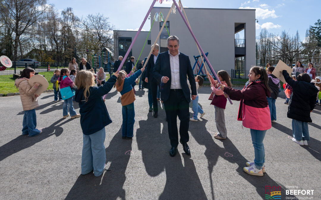 Sozial Wunnengen an d’Vergréisserung vun der Schoul ageweit