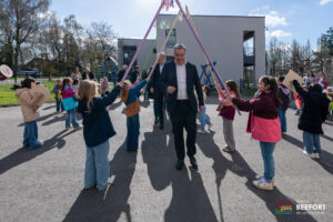 Sozial Wunnengen an d’Vergréisserung vun der Schoul ageweit